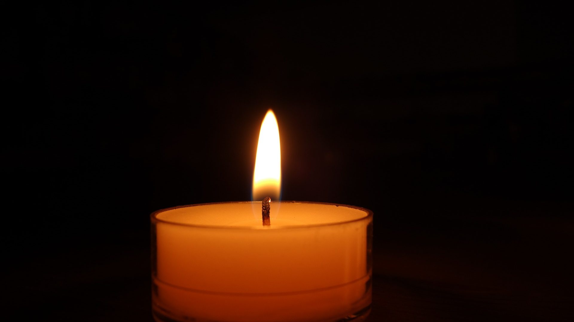 candles-488575_1920