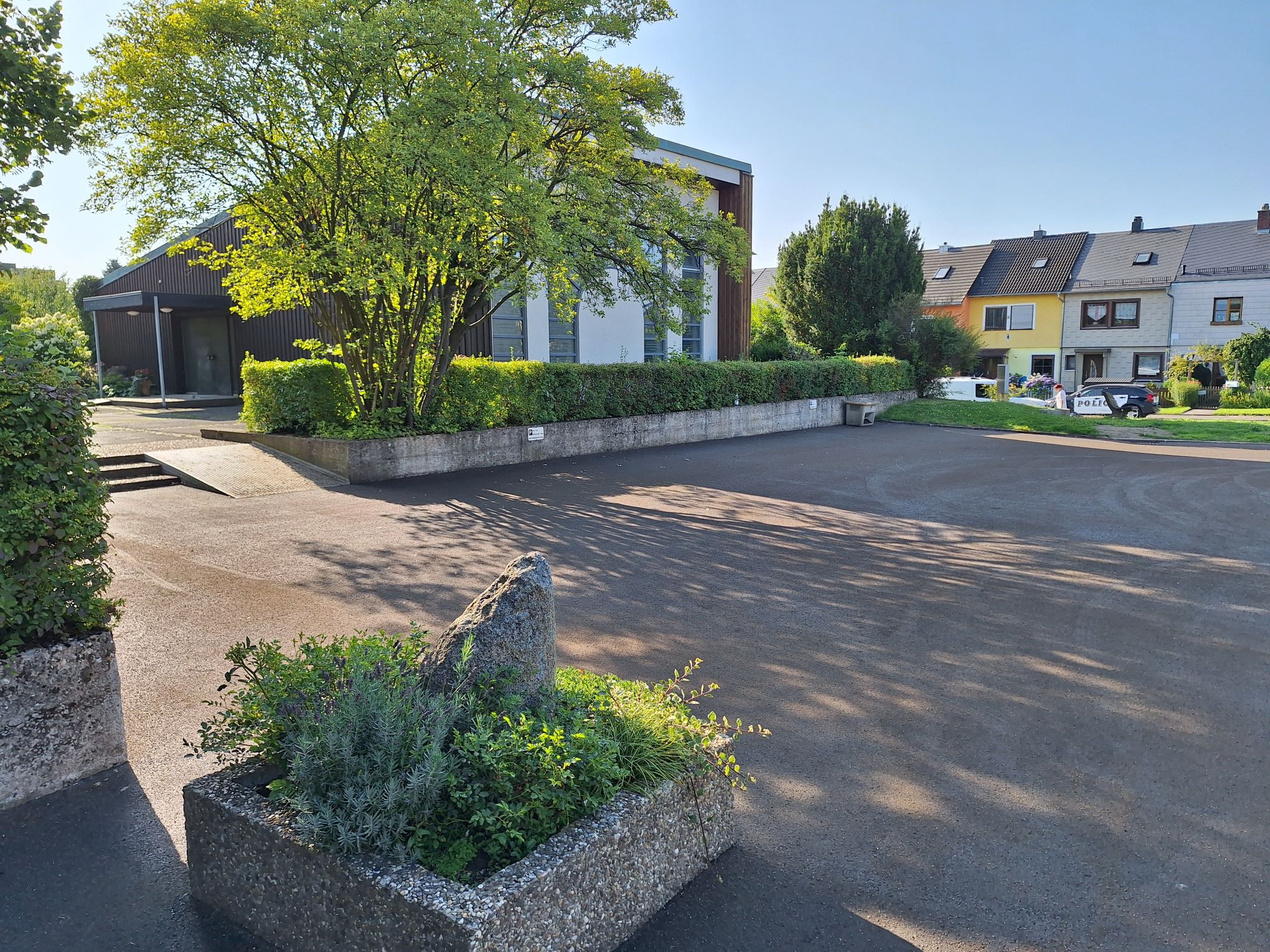 Parkplatz Gemeindezentrum in neuem Glanz